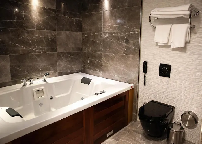 Emirtimes Hotel&spa - 호텔 Tuzla